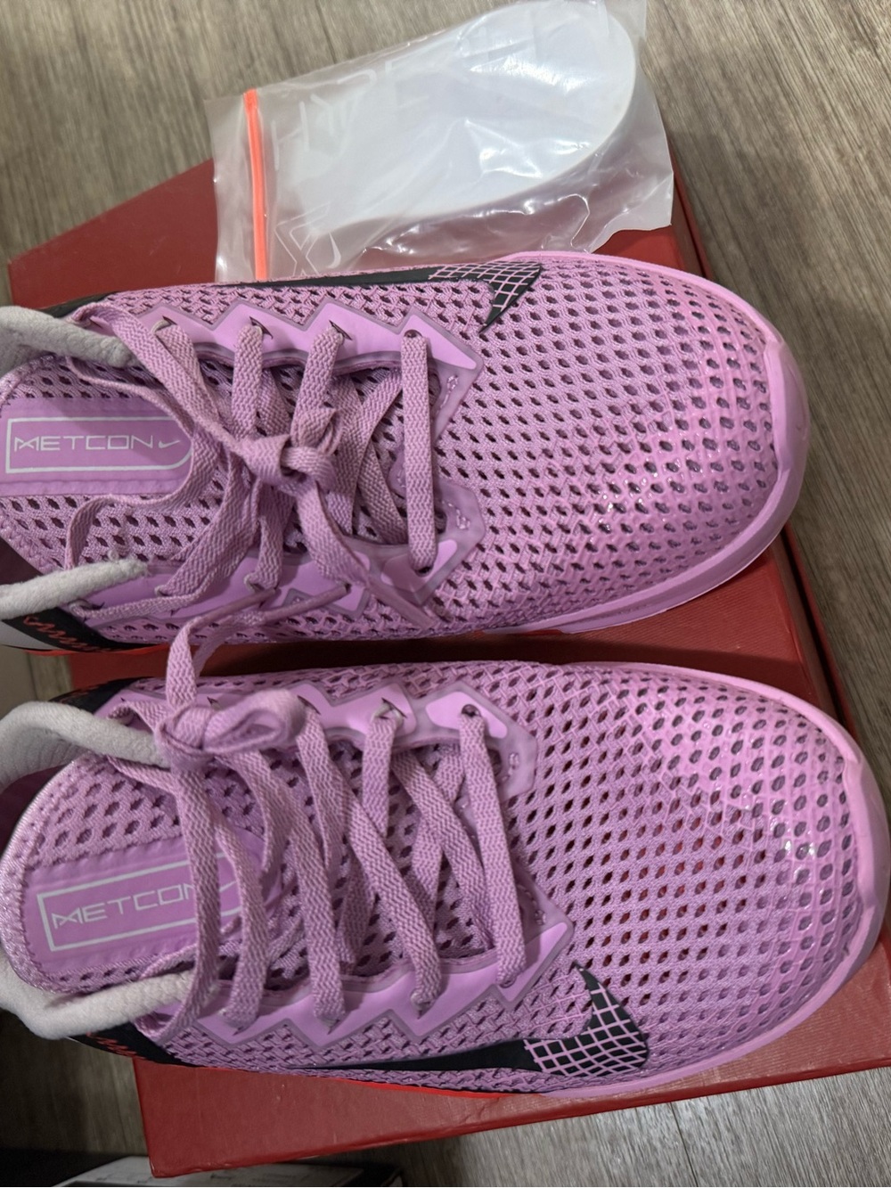 BNWOT Nike metcon 6 women’s sneakers size 7 rare